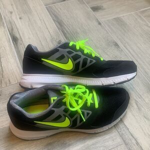Nike Kids Youth Boys Downshifter 6  Low Top Sneakers Black Gray & Green Size 7Y